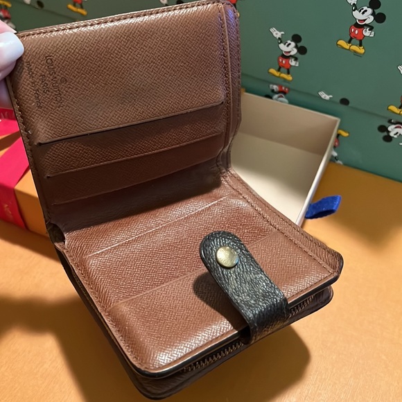 Authentic Louis Vuitton monogram wallet - Picture 13 of 16